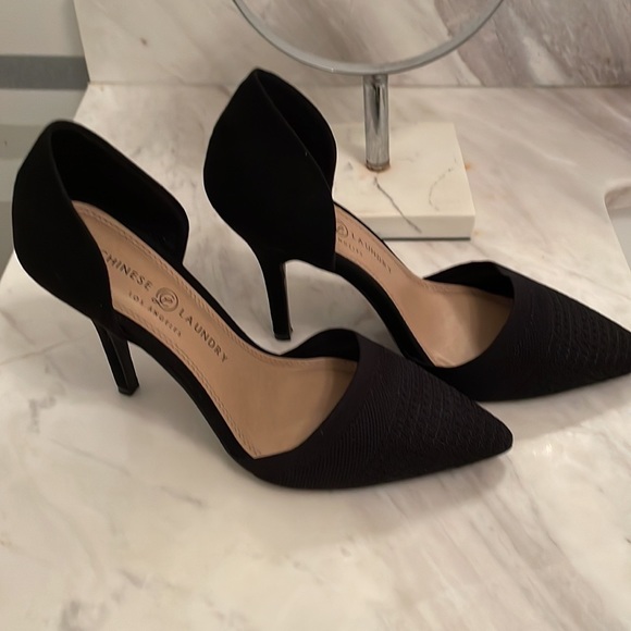 Chinese laundry, black textured front cut out  4 inch heels in solid black size8 - Picture 4 of 8